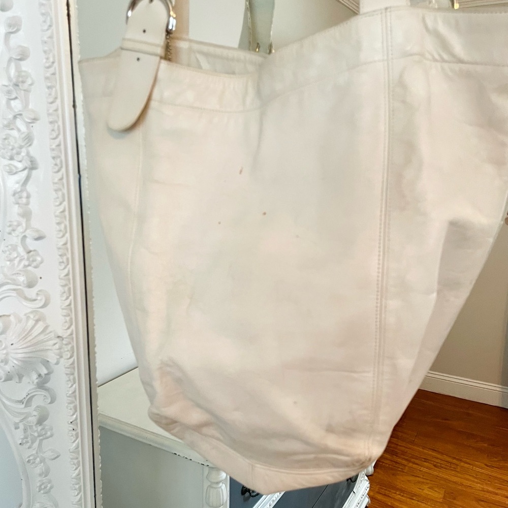 Coach Classic Cream White Large Leather Tote Bag - Picture 7 of 10